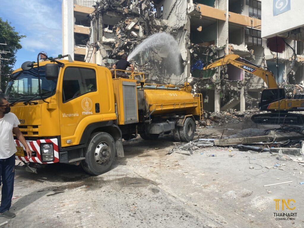 งานรื้อถอนสิ่งปลูกสร้าง